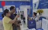 Sợ bị cắt thuê bao, người dân Hà Nội đổ xô đi chụp ảnh chân dung